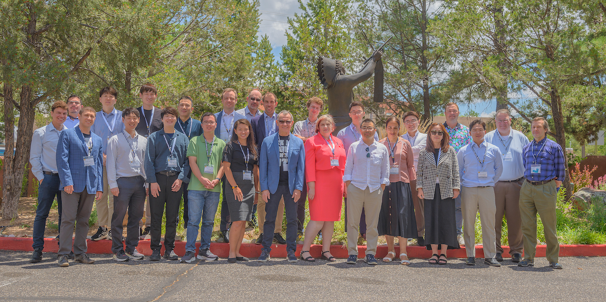 Fig4 Lanl Qd Team Conf Photo Outside