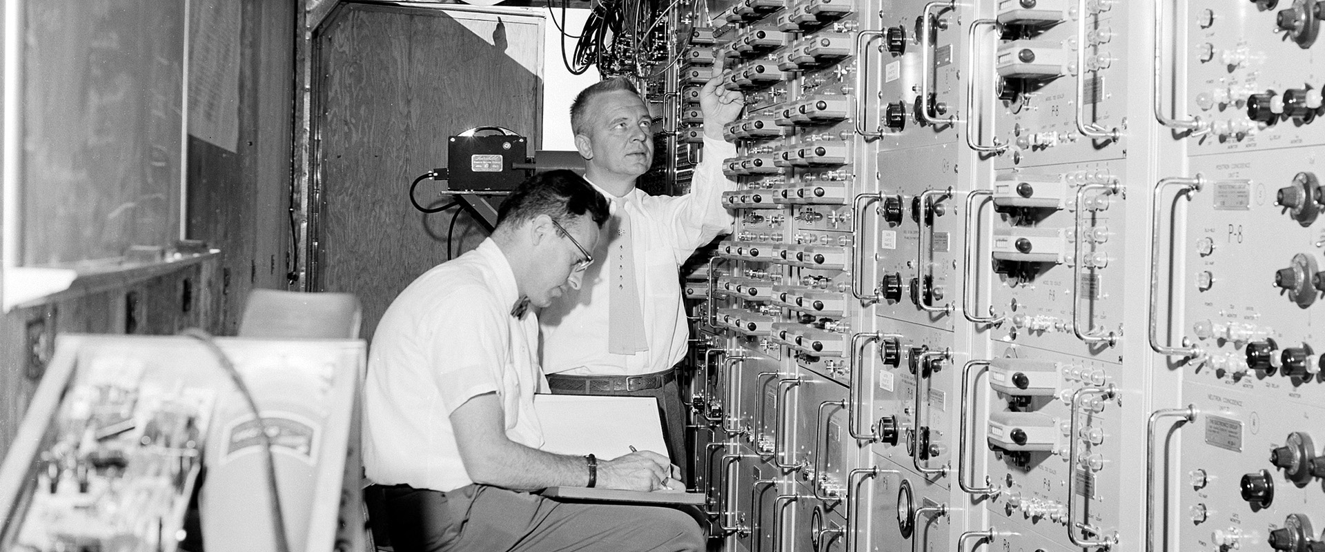 Discoveries Neutrinos