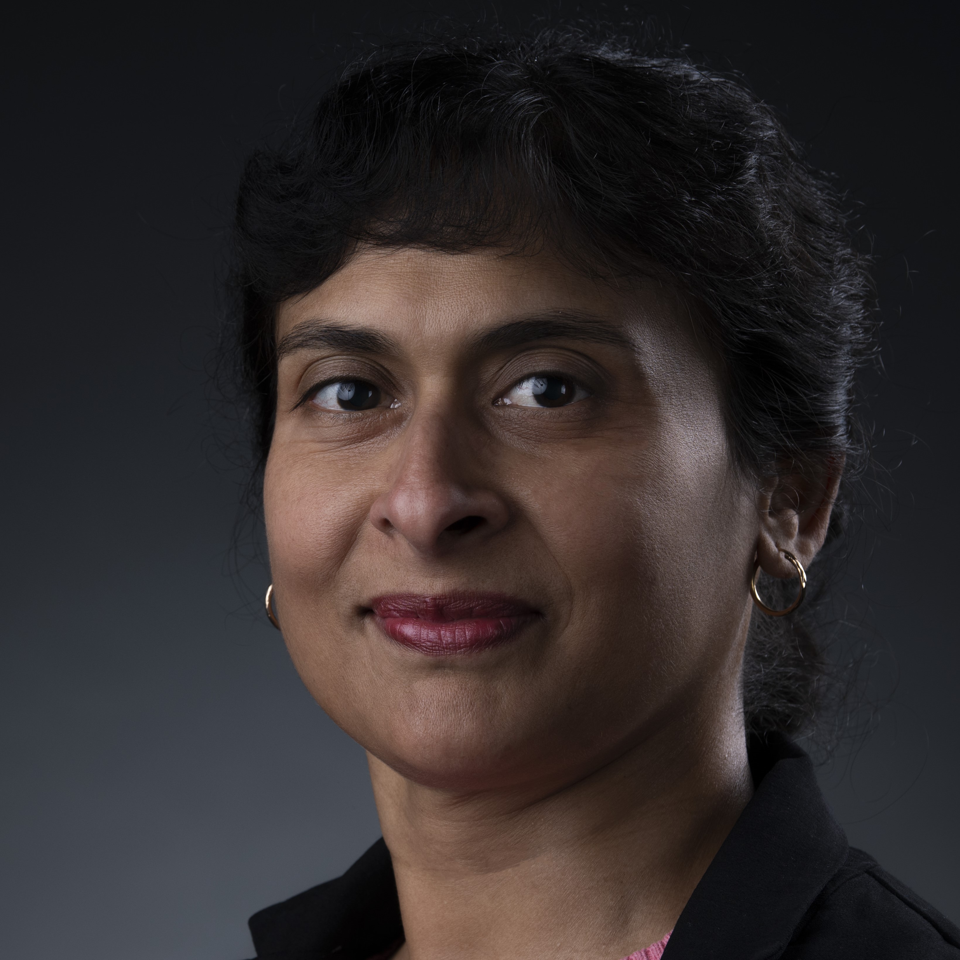 Headshot of Alina Deshpande